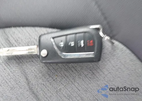 2021 Toyota Camry Le z USA, uszkodzony, nr VIN 4T1C11AK9MU599703